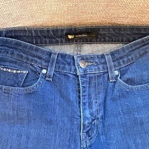 Levi's Women's Straight Leg Jeans in Medium Blue